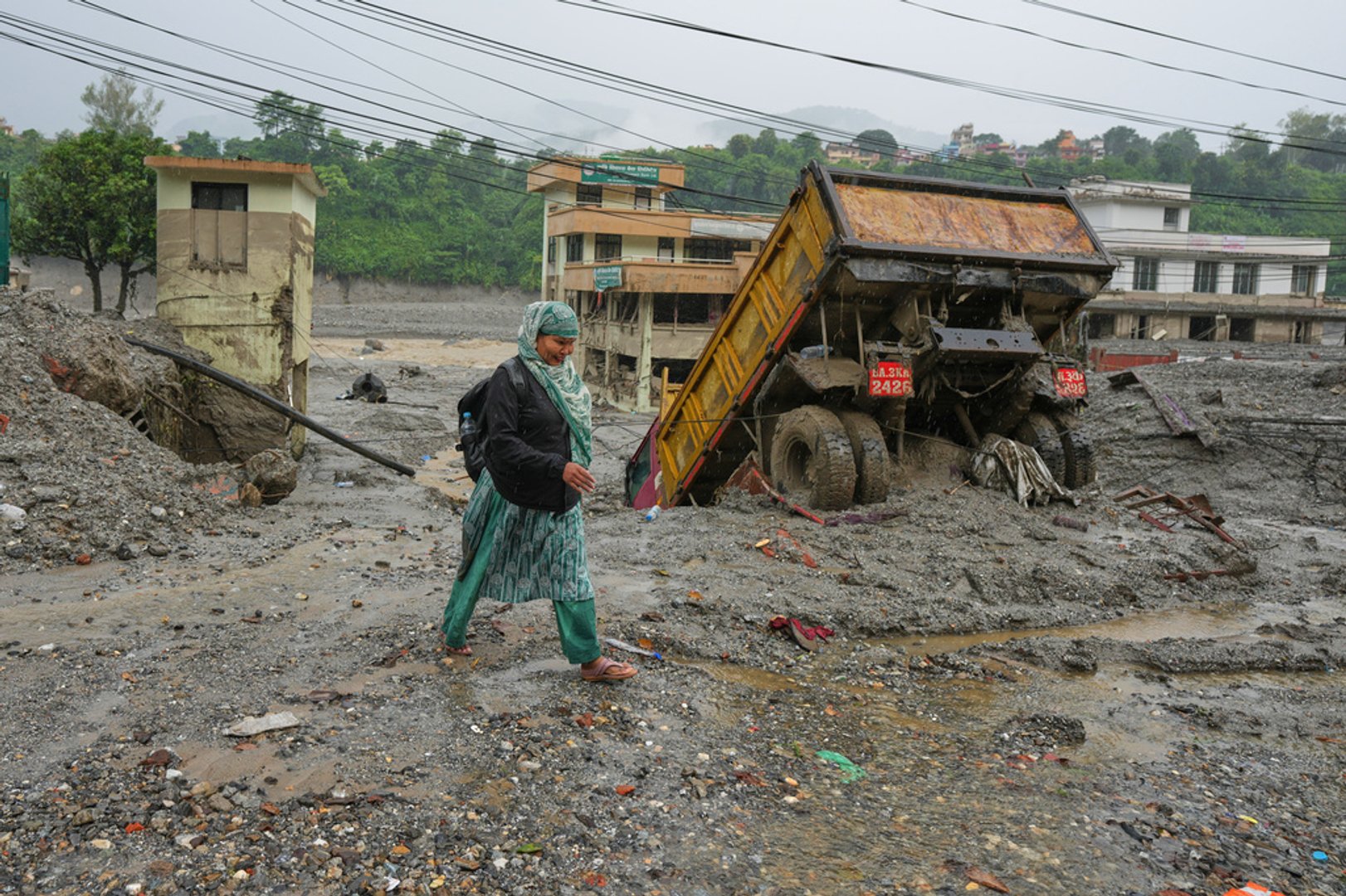 Video thumbnail for Nepal Floods Leave Hundreds Trapped as Rescue Efforts Intensify