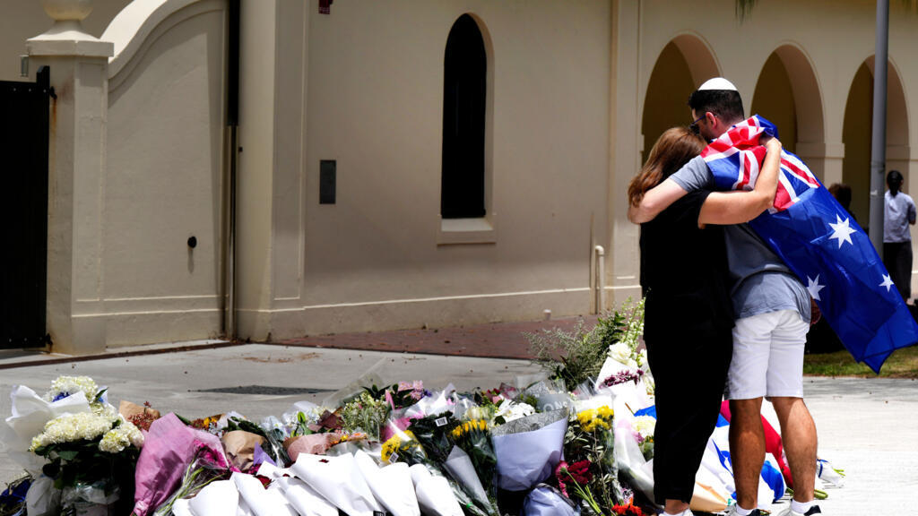 Video thumbnail for Bondi Beach investigators probe gunmen's movements prior to the attack