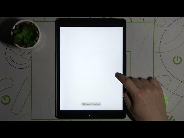 Video thumbnail for LCD Test by AnTuTu on iPad 2021 – Display Checkup