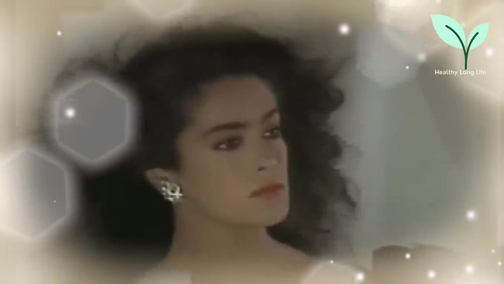 Video thumbnail for Salma Hayek (56) still looks 29  She drinks it every day and doesn t age 🔥 Anti Aging Benefits(720P HD)