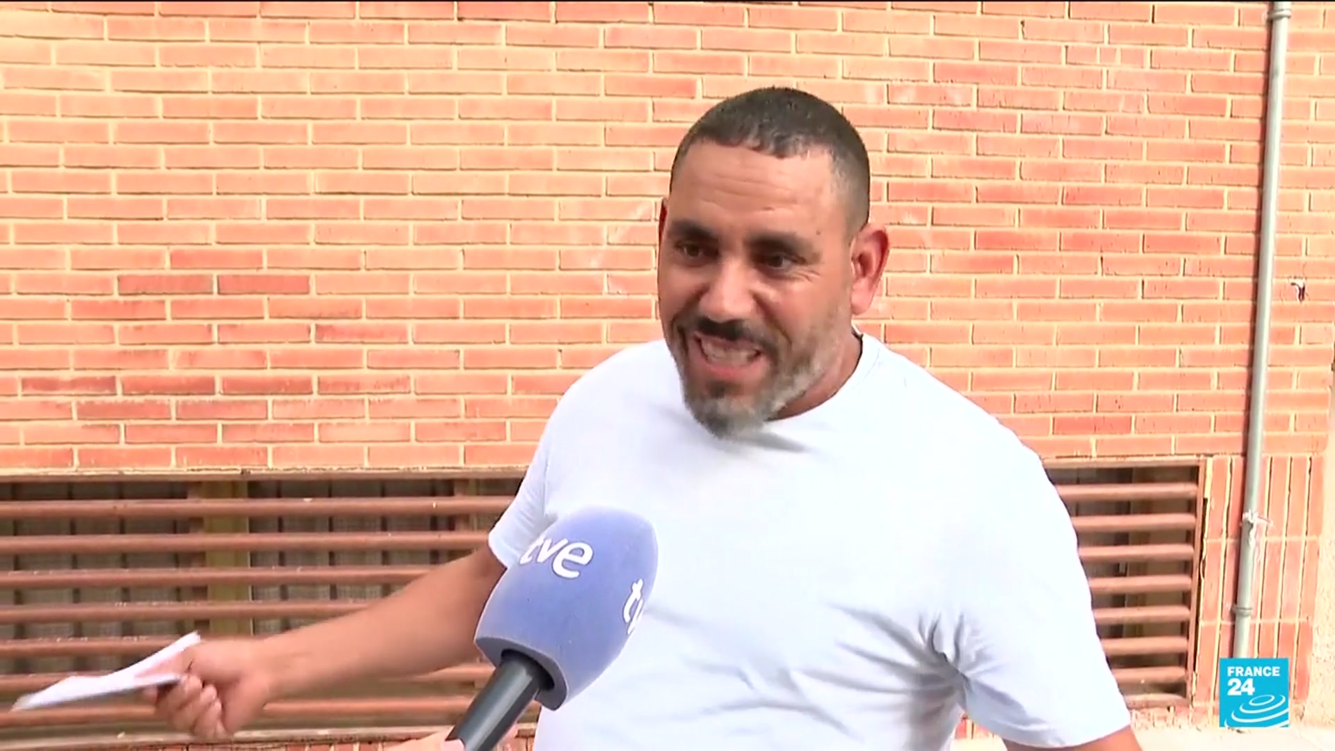 'Video thumbnail for Far-right groups and migrants clash in southeastern Spain town'