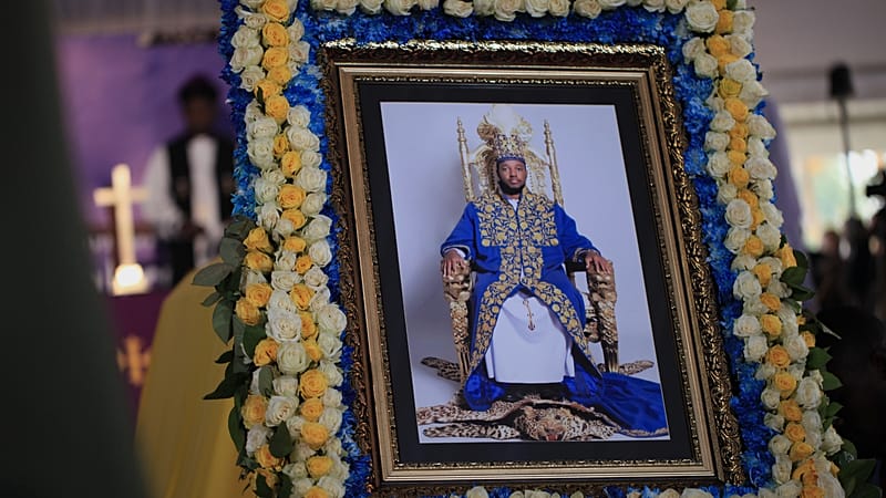 Video thumbnail for Uganda's King Oyo buried amid bitter succession dispute