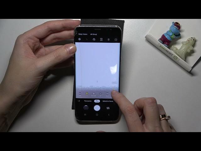 Video thumbnail for How To Use Camera Pro Mode on SAMSUNG Galaxy S8