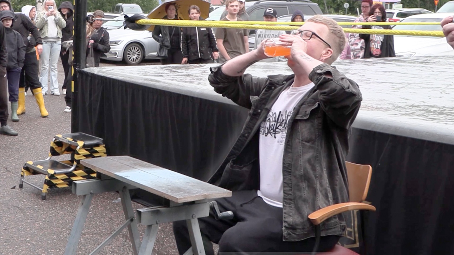 Video thumbnail for Fastest time to drink 500ml of soda - 3.16 seconds by Tomi Kotilainen