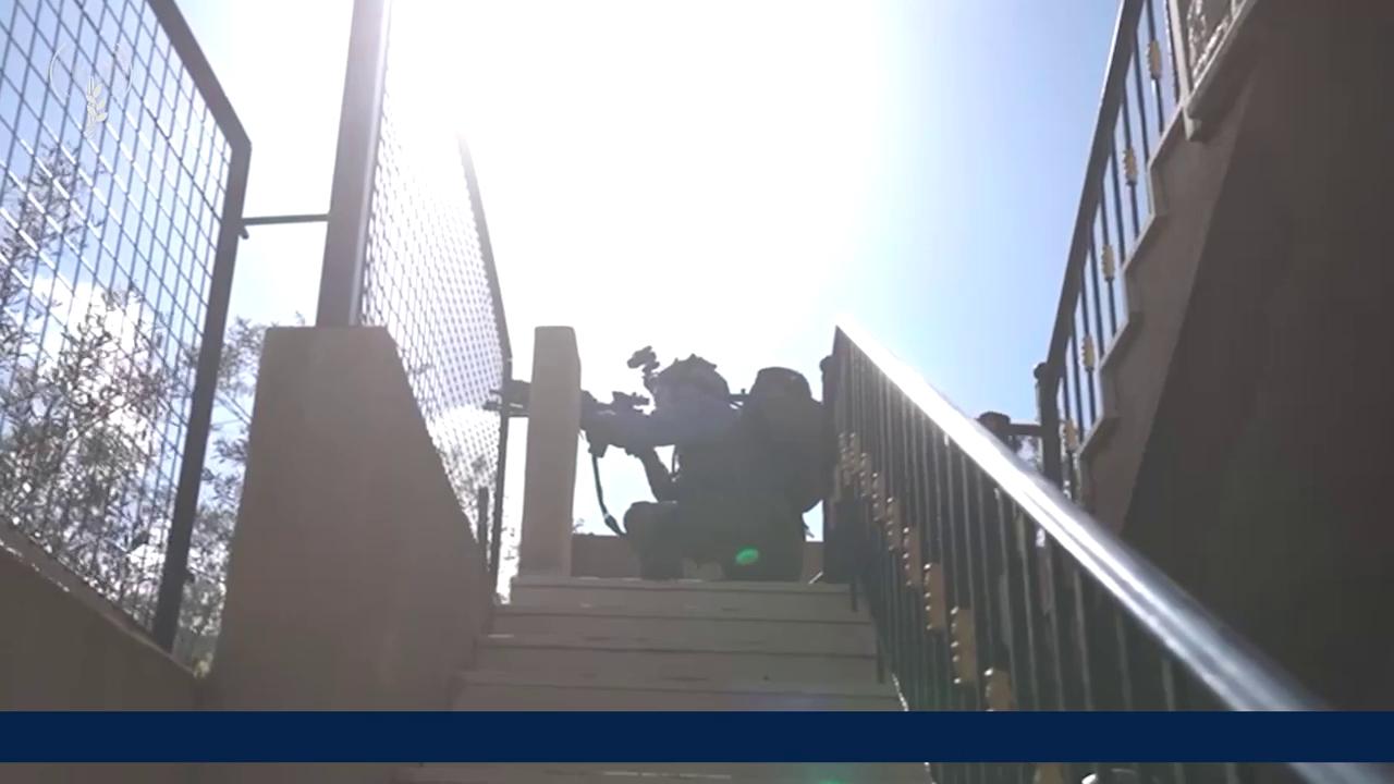 Video thumbnail for IDF operates in Hezbollah stronghold of Bint Jbeil in southern Lebanon