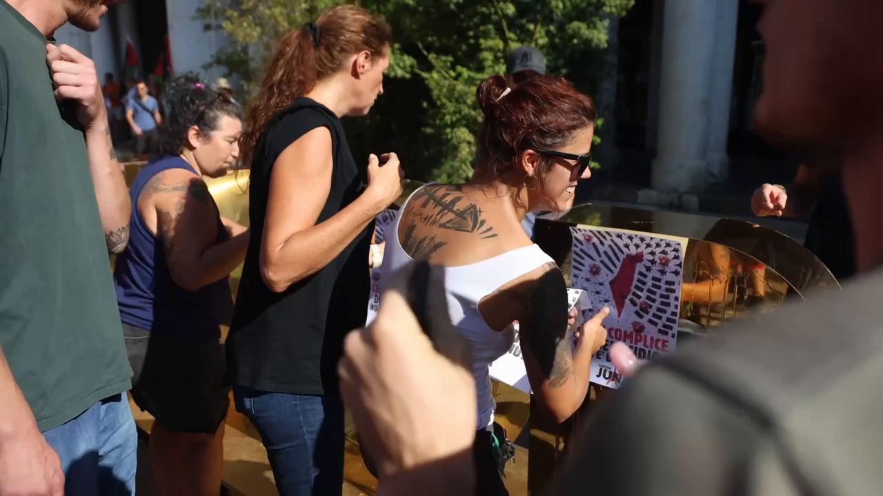 Video thumbnail for Italy: Protesters march in Vicenza against Israel's participation in Vicenzaoro fair.