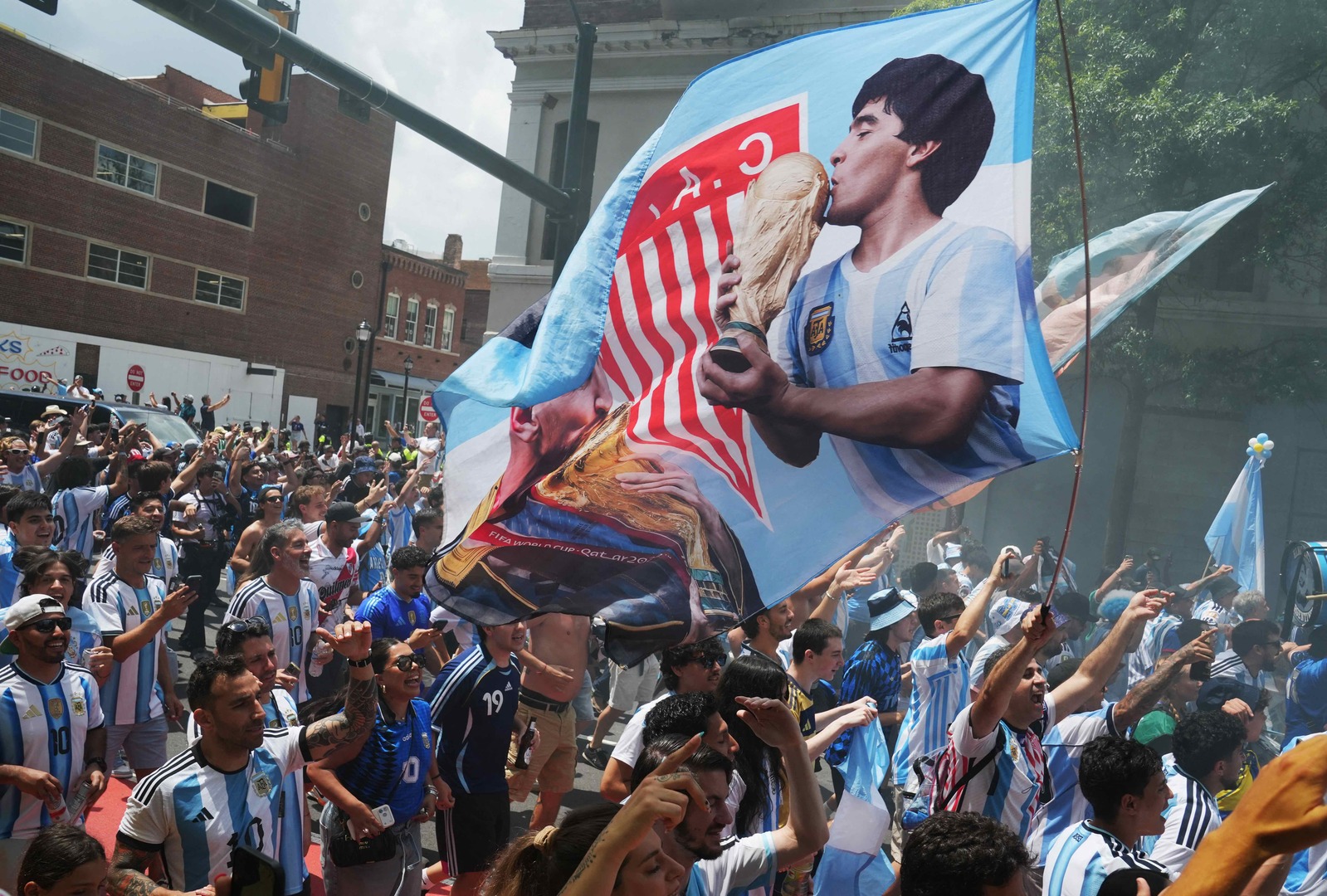 Video thumbnail for Argentina fans flood Atlanta ahead of England World Cup match