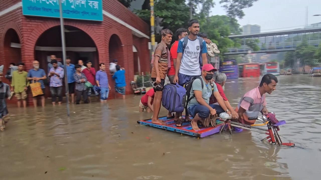 Video thumbnail for Bangladesh: Week of floodwaters kill 51 in southeastern Bangladesh, threaten to spread.