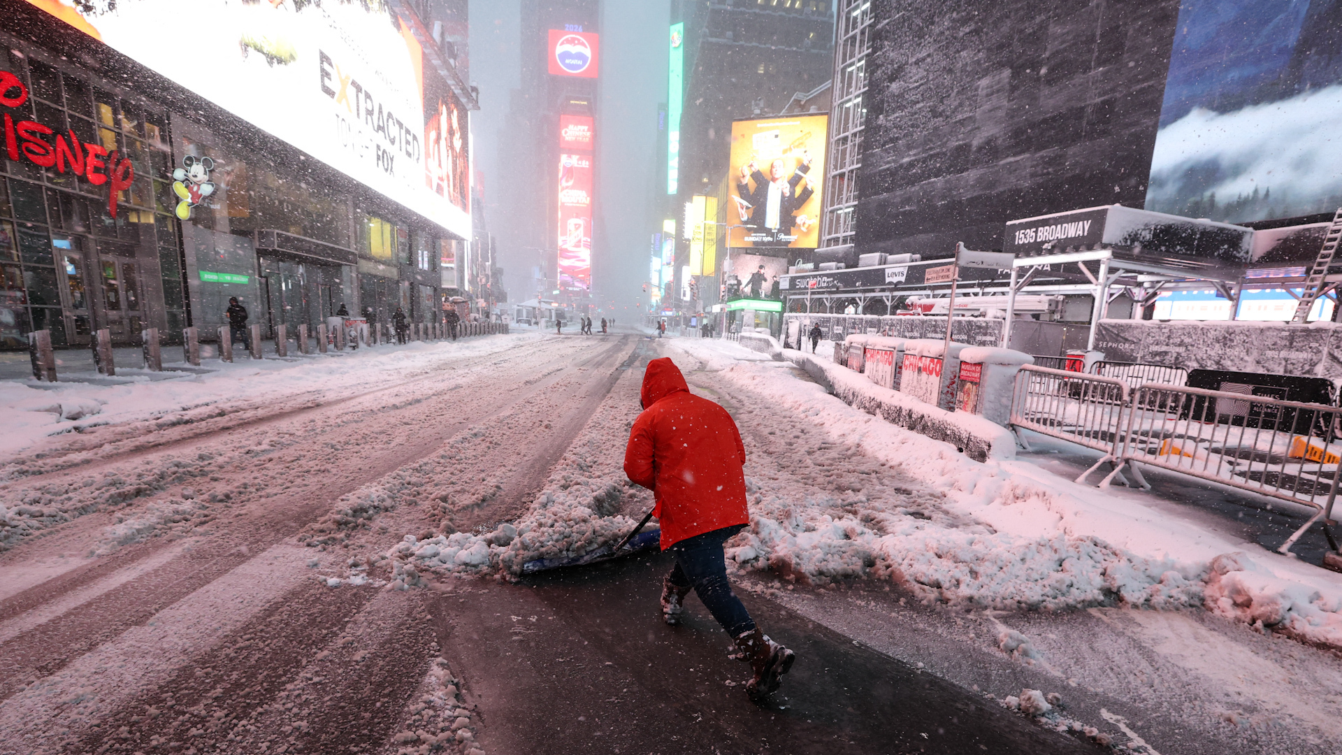 Video thumbnail for Winter storm hits US Northeast, shuts down New York City