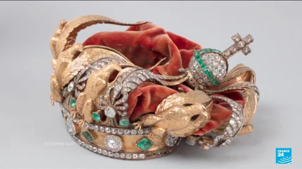 Video thumbnail for Empress Eugenie's crown to be restored after Louvre heist