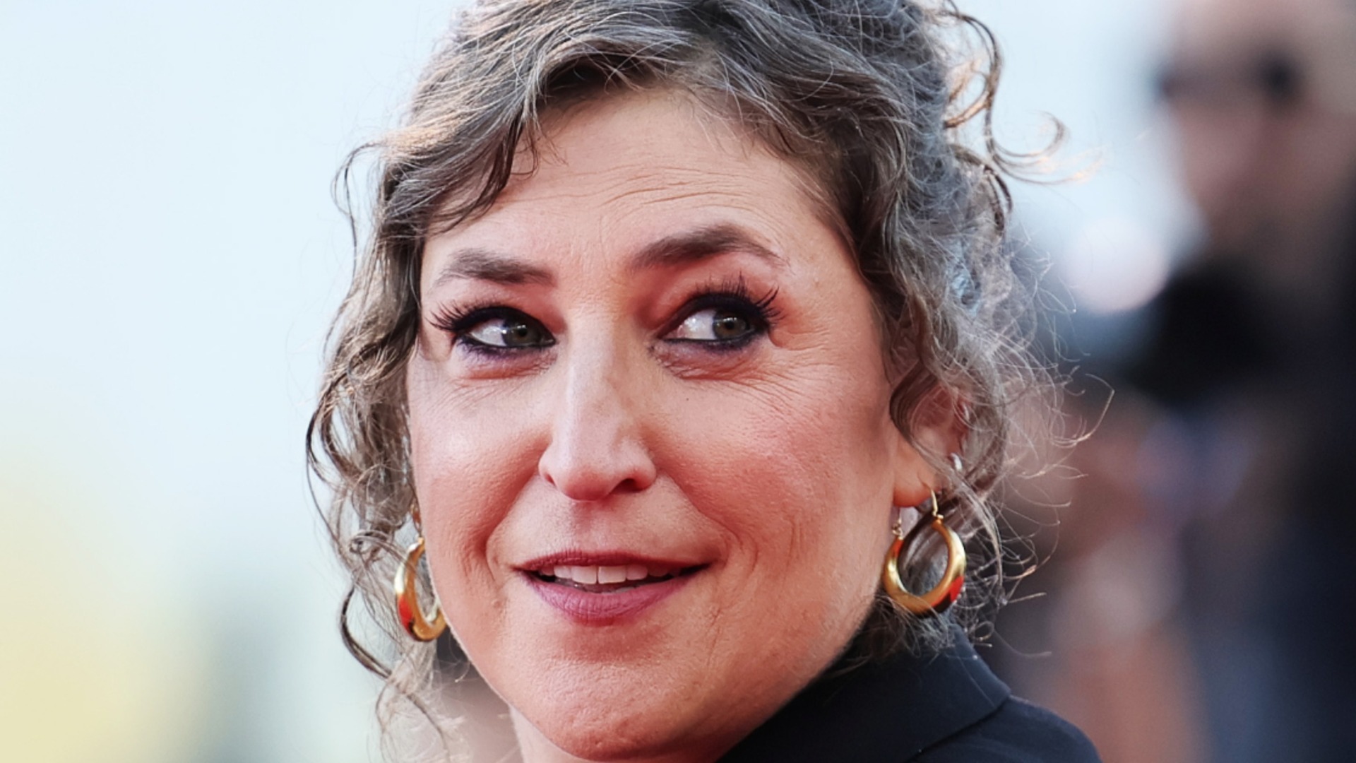 Video thumbnail for Mayim Bialik Joined The Big Bang Theory For A Very Practical Reason