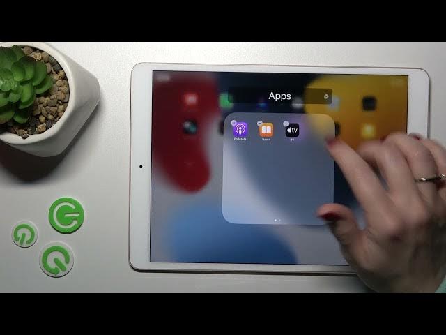 Video thumbnail for How to Create and Manage Home Screen App Folders on the iPad Pro 12.9' 2017