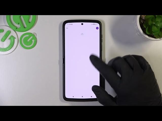 Video thumbnail for Motorola Razr 2022 - How To Manage Google Wallet