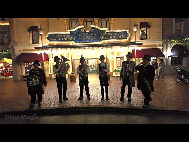 Video thumbnail for Dickens Yuletide Band | Holidays at the Disneyland Resort 4K
