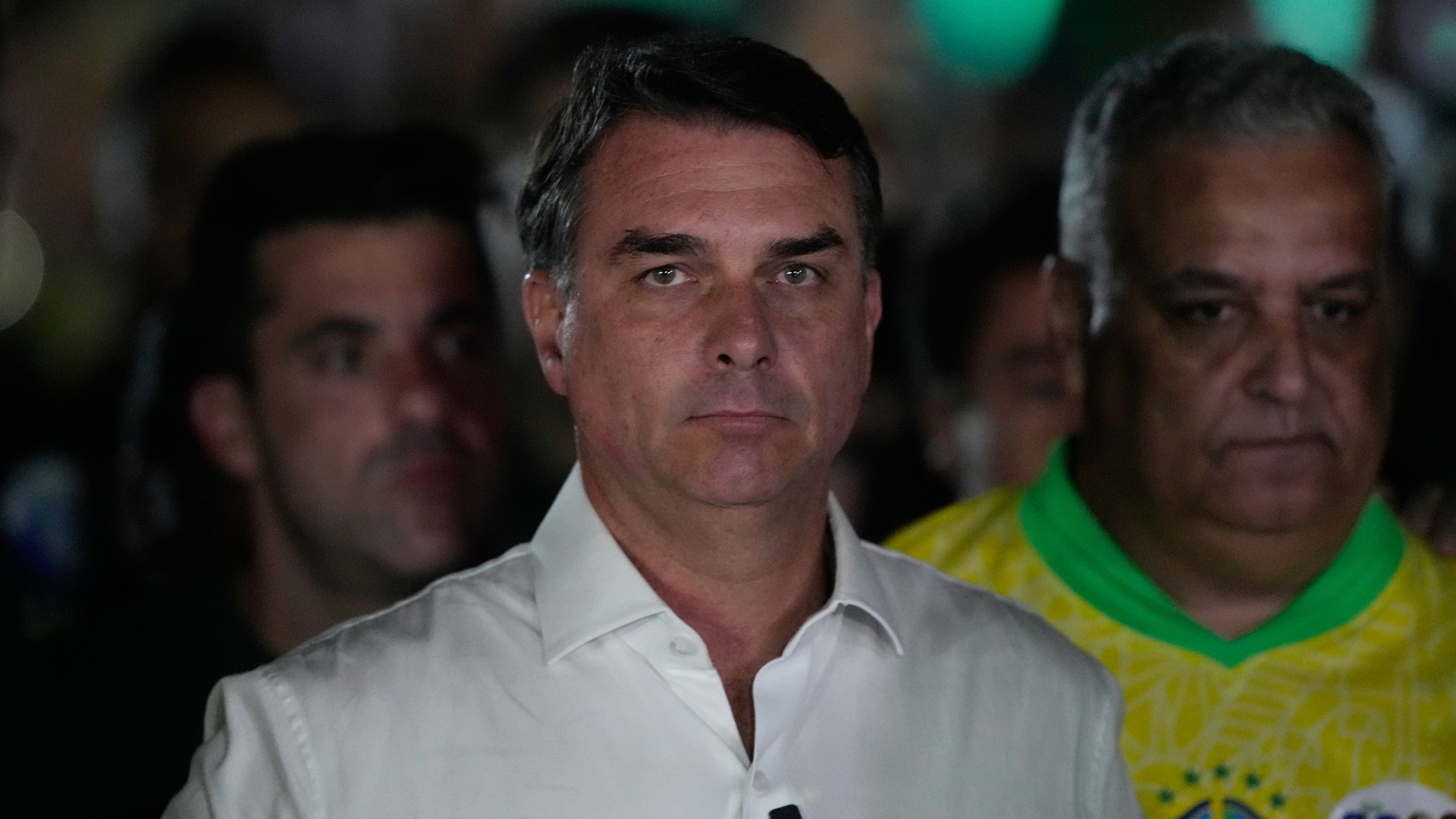 Video thumbnail for Flávio Bolsonaro lands in Miami after defying Brazil travel ban