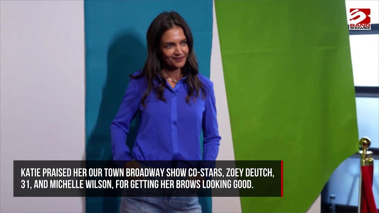 Video thumbnail for Katie Holmes leans on makeup artist as she struggles with beauty routines