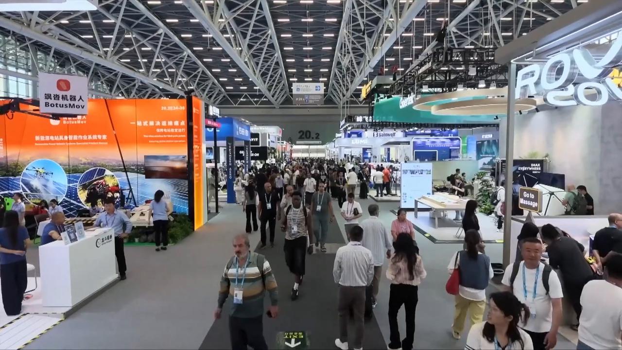 Video thumbnail for China: Chinese manufacturing solutions attract Canton Fair buyers.