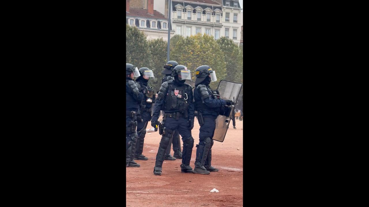 Video thumbnail for France: Lyon Protests Over Rising Prices 23.