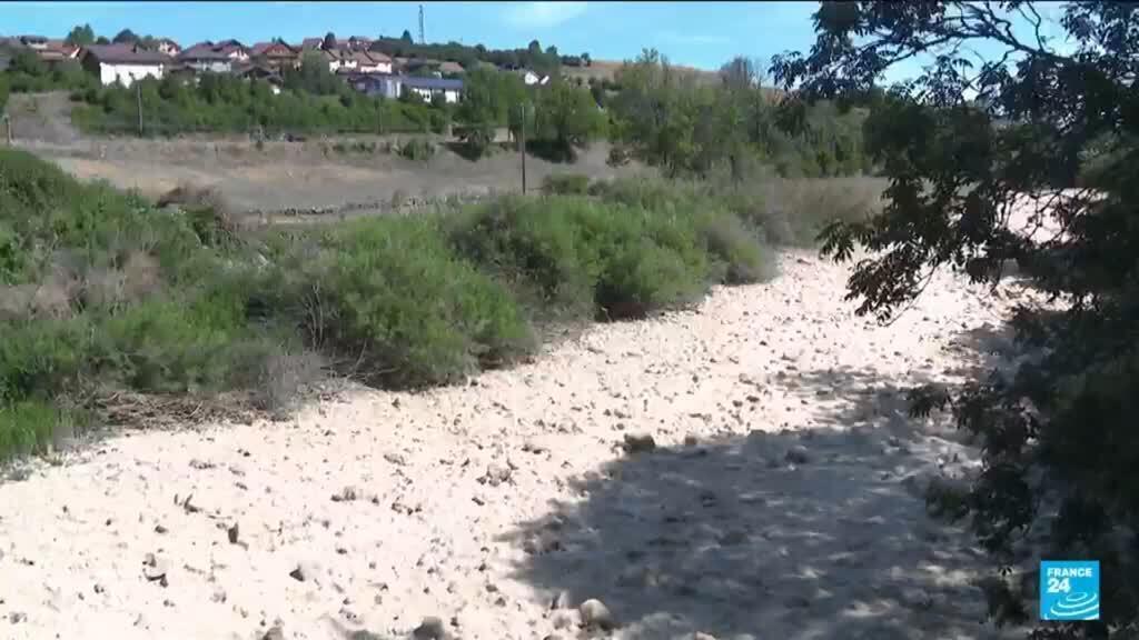 Video thumbnail for French rivers dry up amid prolonged heatwaves