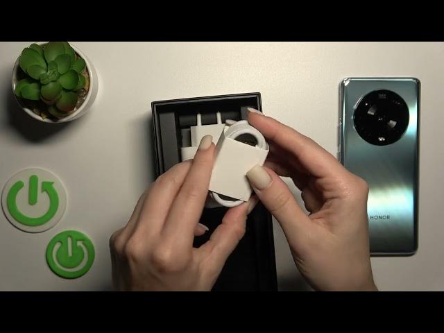 Video thumbnail for Does HONOR Magic4 Pro Come With USB Cable ?