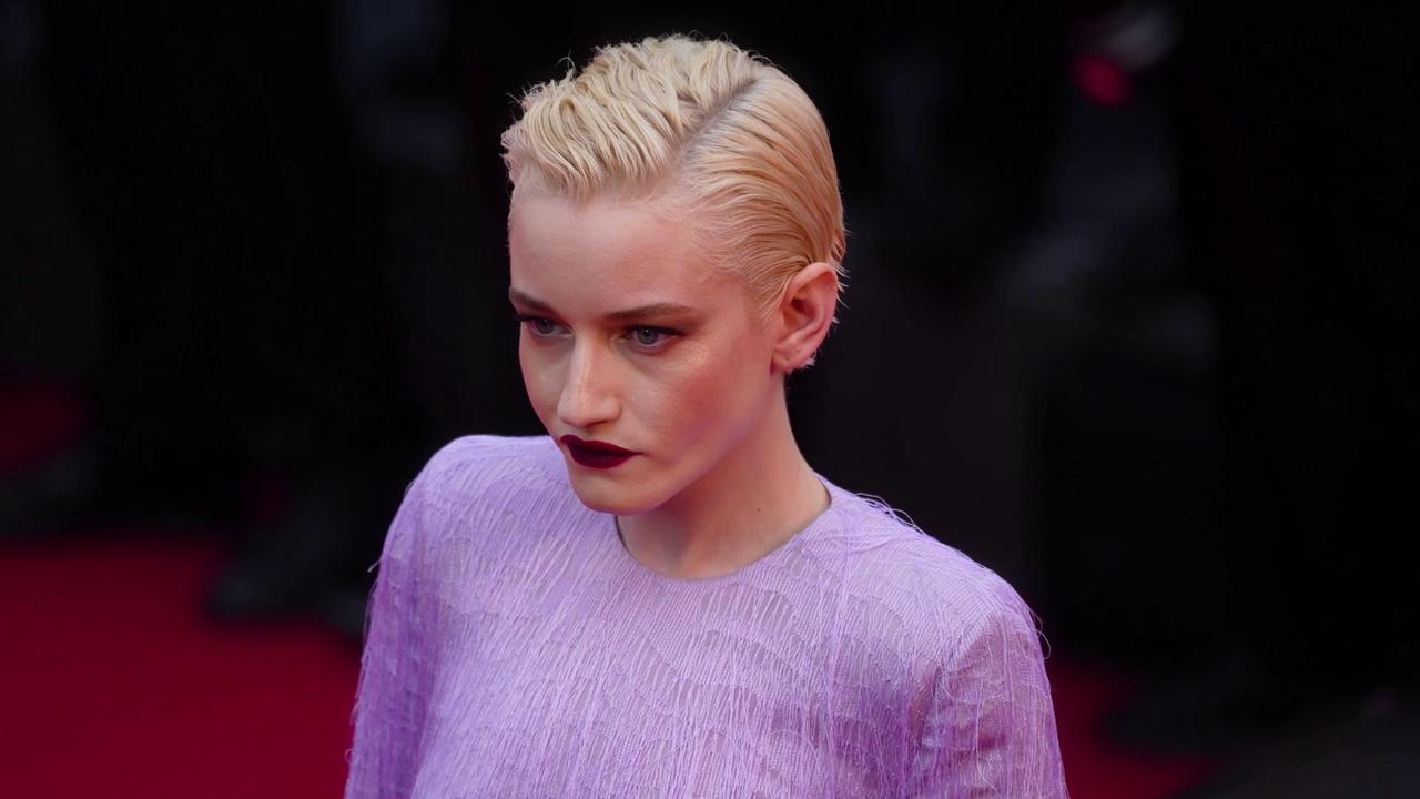 Video thumbnail for UNCAPTIONED: Julia Garner to star in true crime drama Guilty Creatures.