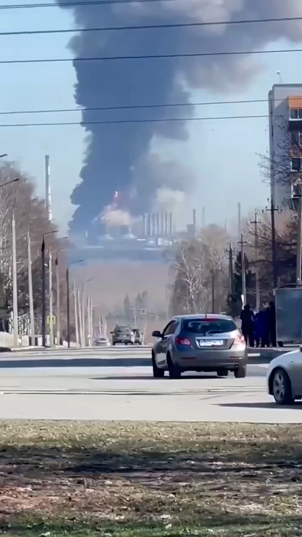 Video thumbnail for Major explosion at Russian petrochemical plant