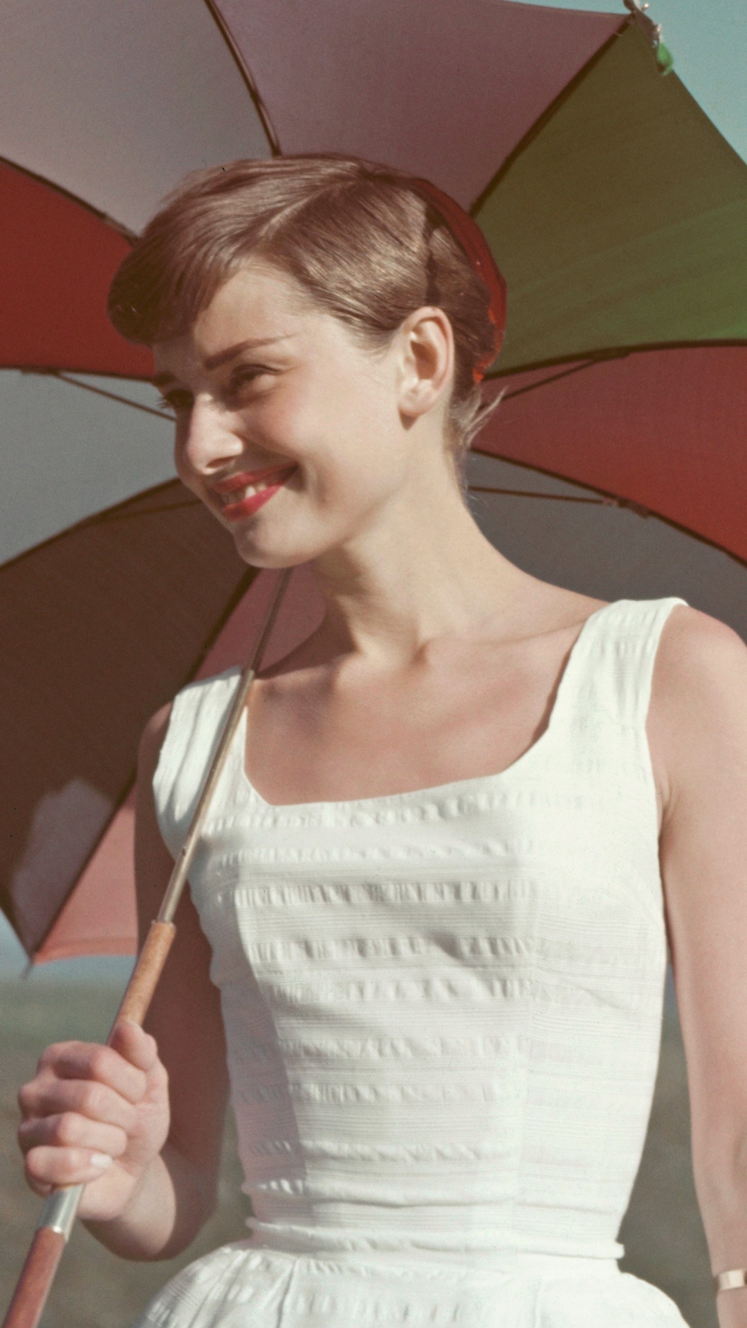 Video thumbnail for Audrey Hepburn's Granddaughter Emma Ferrer Is Such A Stunner