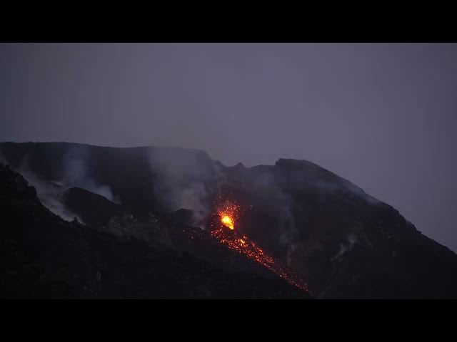 Video thumbnail for Stromboli volcano activity - lava spattering from northern crater N2