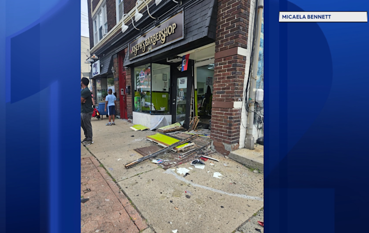 Video thumbnail for Car crashes into 2 West Orange businesses, forcing residents to evacuate