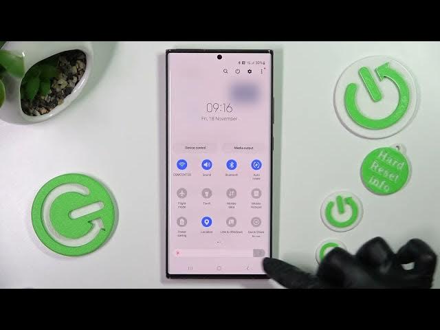 Video thumbnail for How to Turn On Auto Brightness on SAMSUNG Galaxy Note 20 Ultra