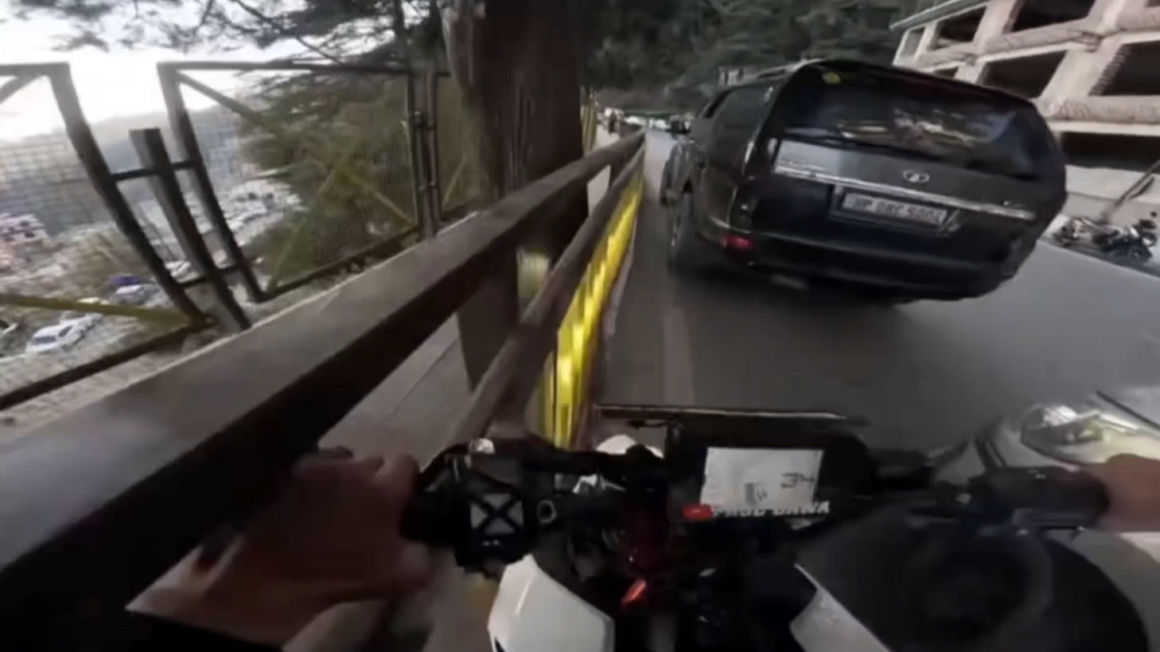 Video thumbnail for Biker's Heart-Stopping Near Crash in Himachal Pradesh
