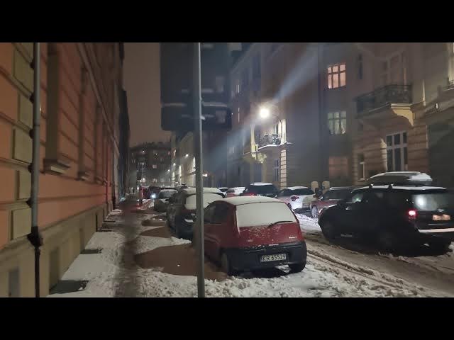 Video thumbnail for Samsung Galaxy S21 Ultra - Night Video in 4K 30FPS | Wide Angle Lens (Handheld)