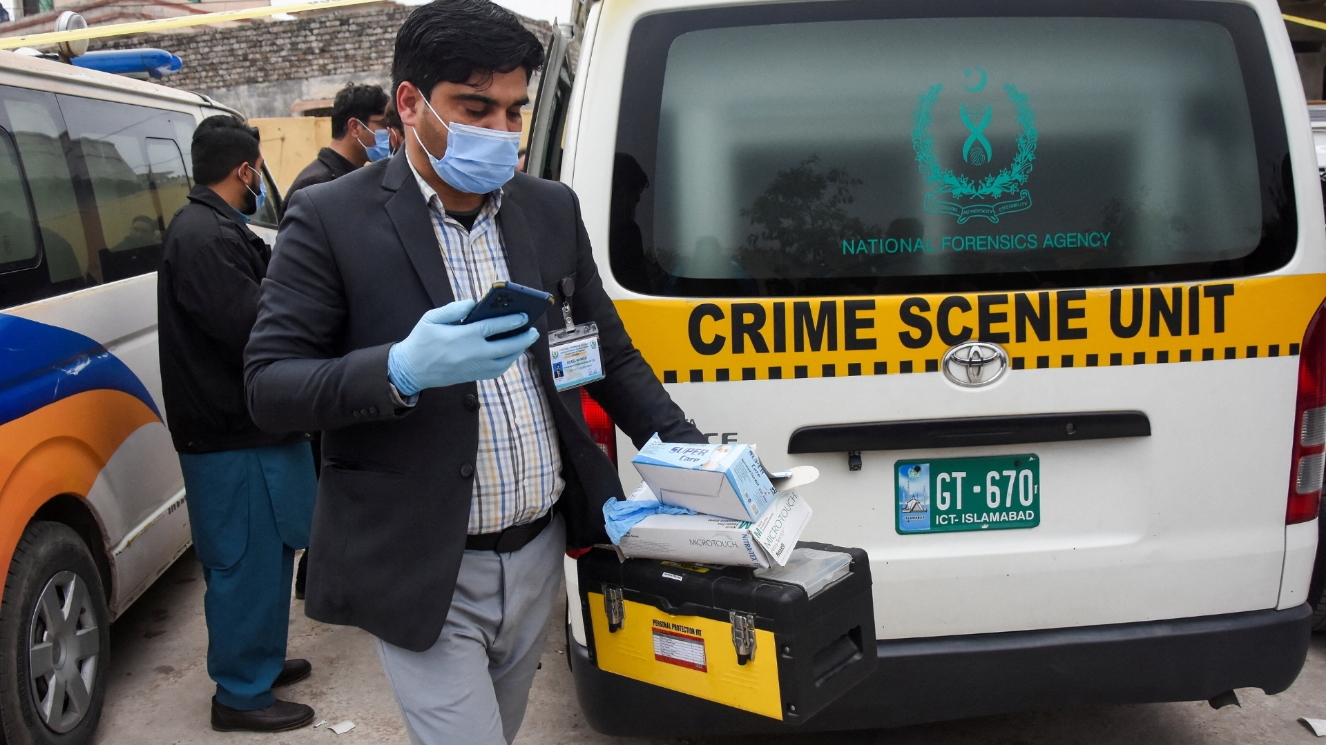 Video thumbnail for Shia mosque bombing near Islamabad injures hundreds; PM orders inquiry