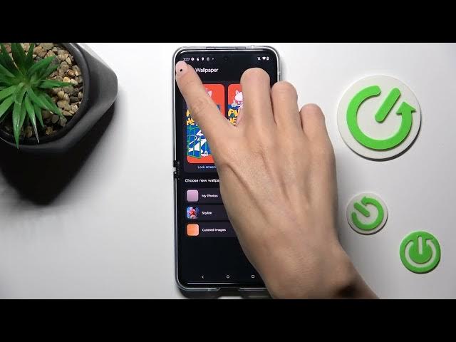 Video thumbnail for How to Change Time & Date on a MOTOROLA Razr 40 Ultra