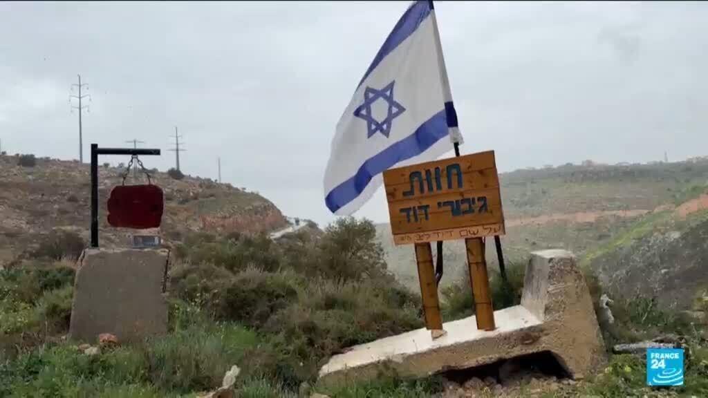 Video thumbnail for Rights group accuses Israel of dismantling 'Palestinian existence' in West Bank