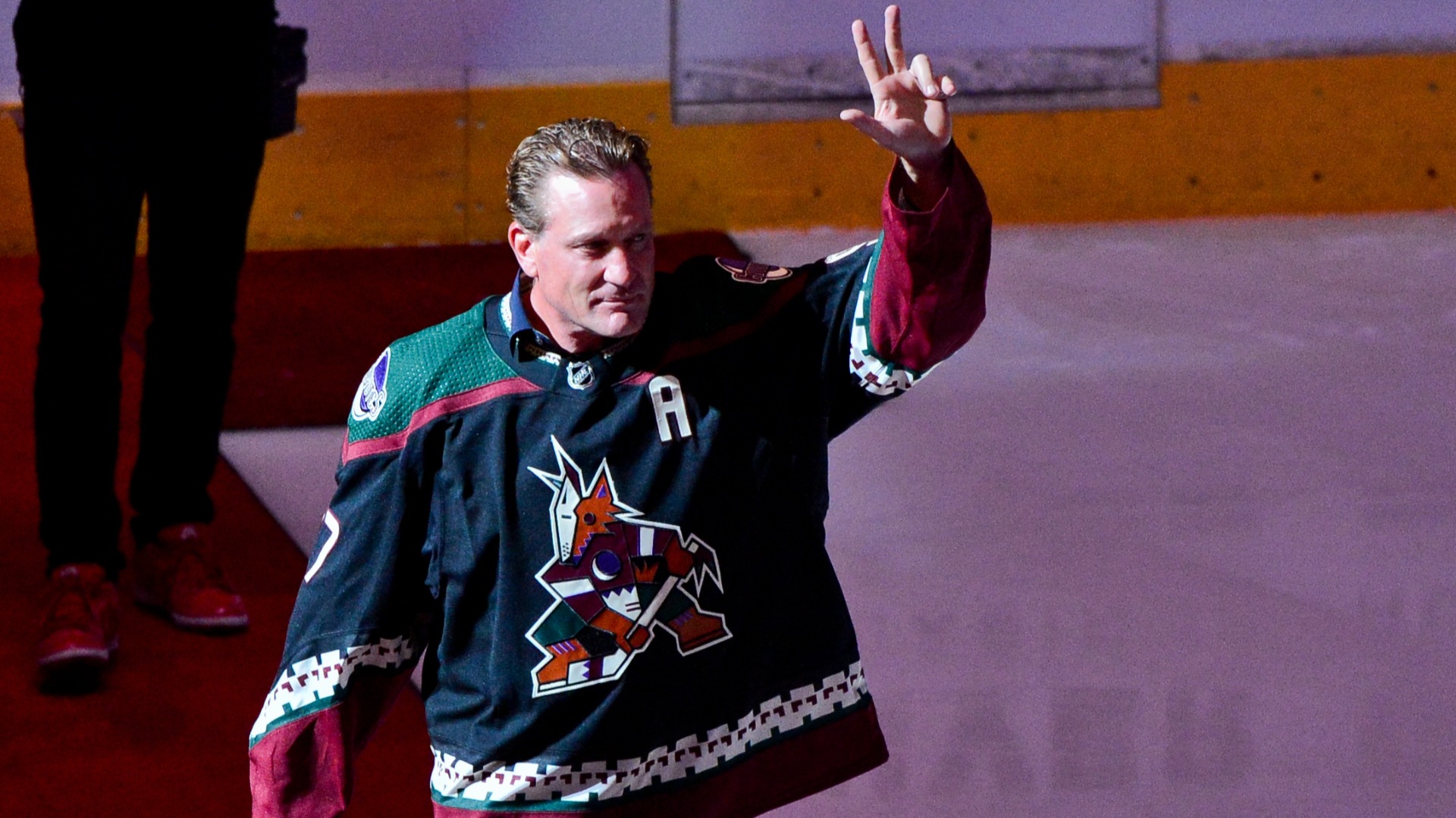 Video thumbnail for Jeremy Roenick Reflects on Playing for Chicago and Philly Fans