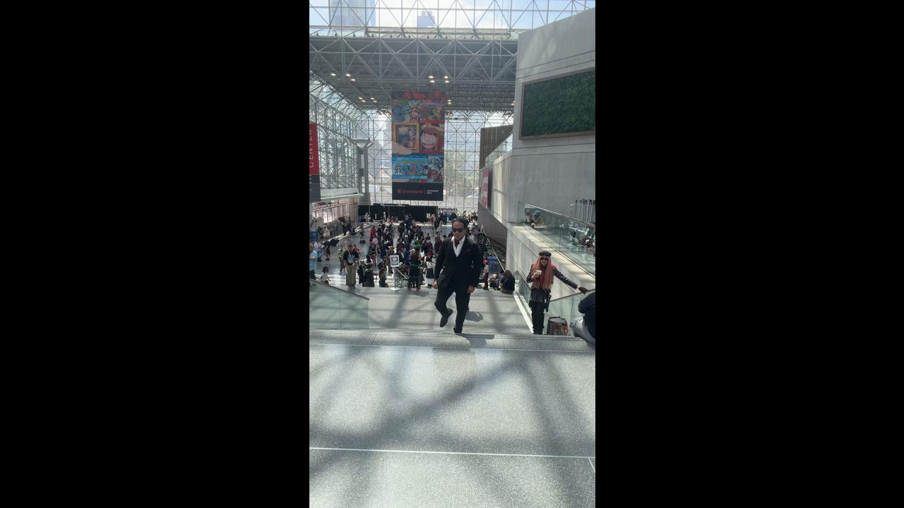 Video thumbnail for Reverse Time Stroll through Anime NYC Crowd