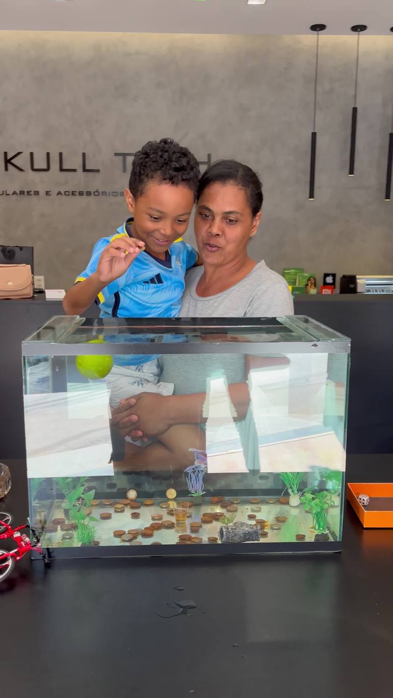 Video thumbnail for Little Champion Wins Tablet in Store Coin Toss Challenge