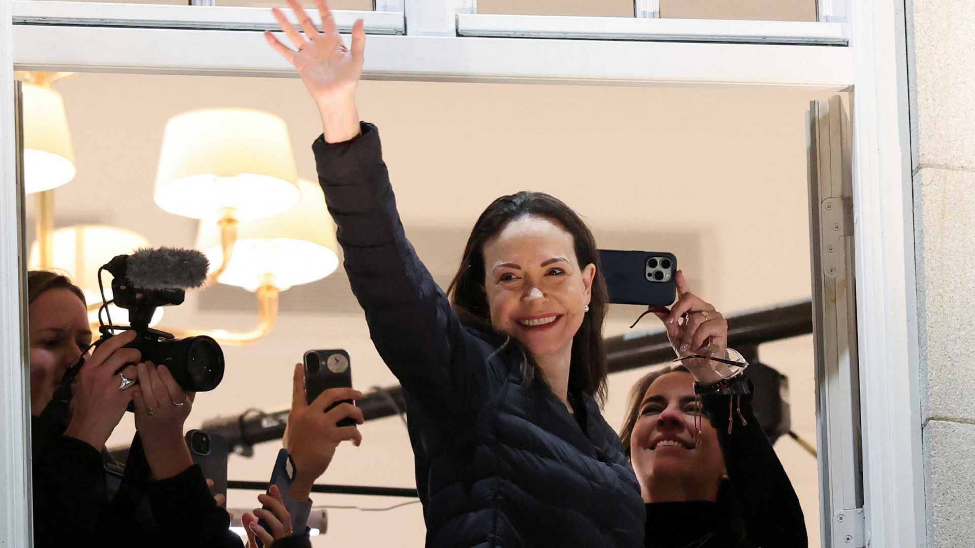 Video thumbnail for Nobel Peace Prize winner Machado greets supporters in Oslo