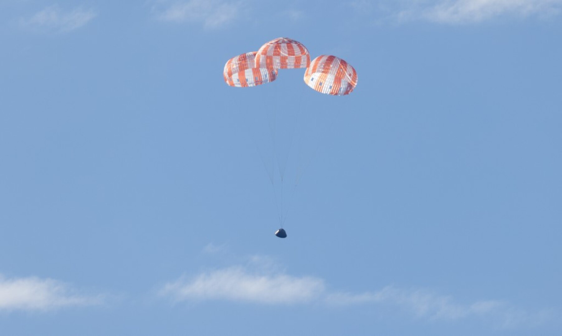 Video thumbnail for Astronauts back on Earth: Historic mission around Moon ends in pacific ocean