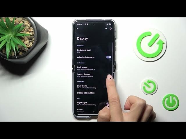 Video thumbnail for How to Modify the Screen Timeout Value on a MOTOROLA Razr 40 Ultra