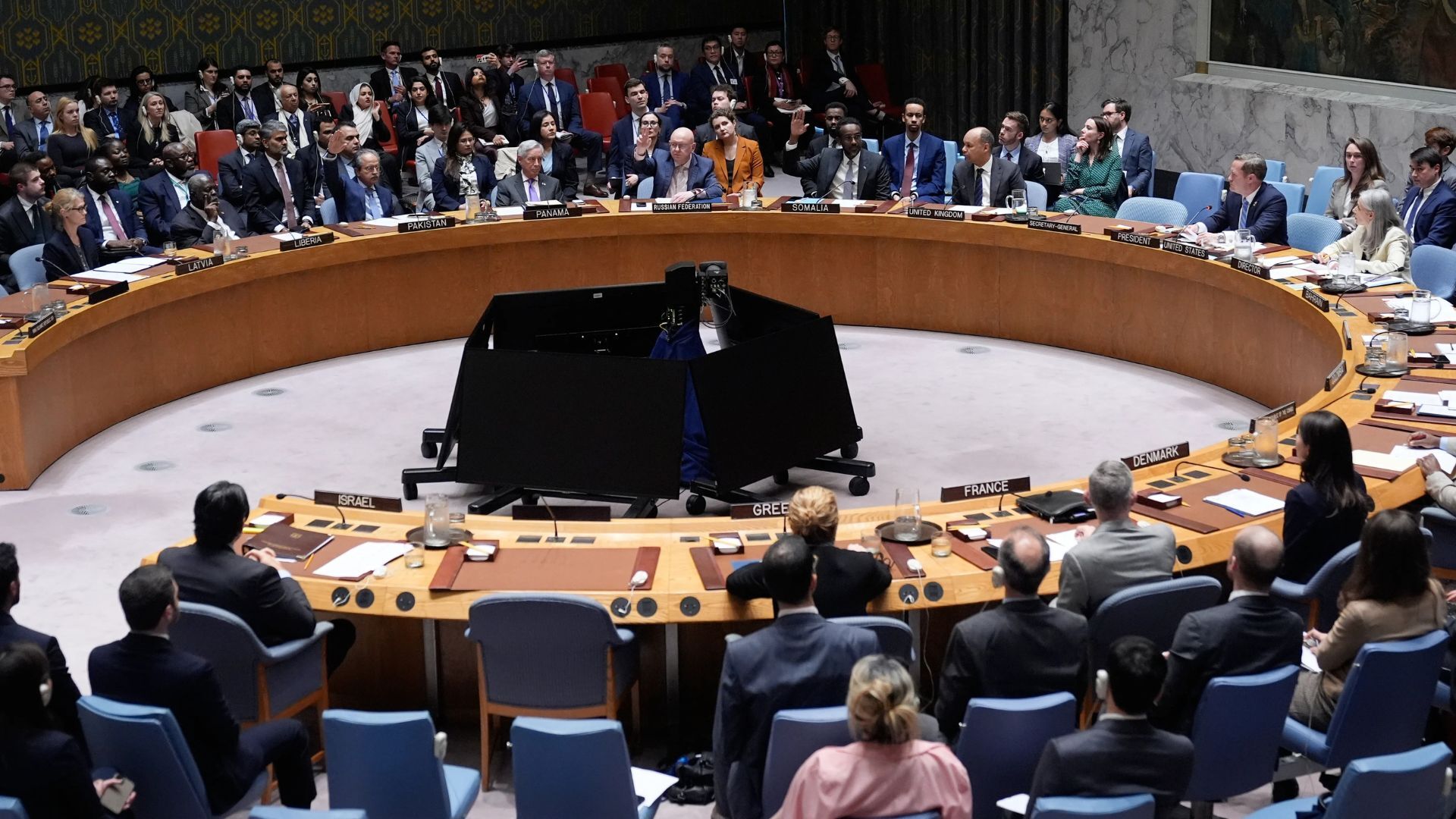 Video thumbnail for UN Security Council weighs emergency meeting as support for Hormuz resolution grows