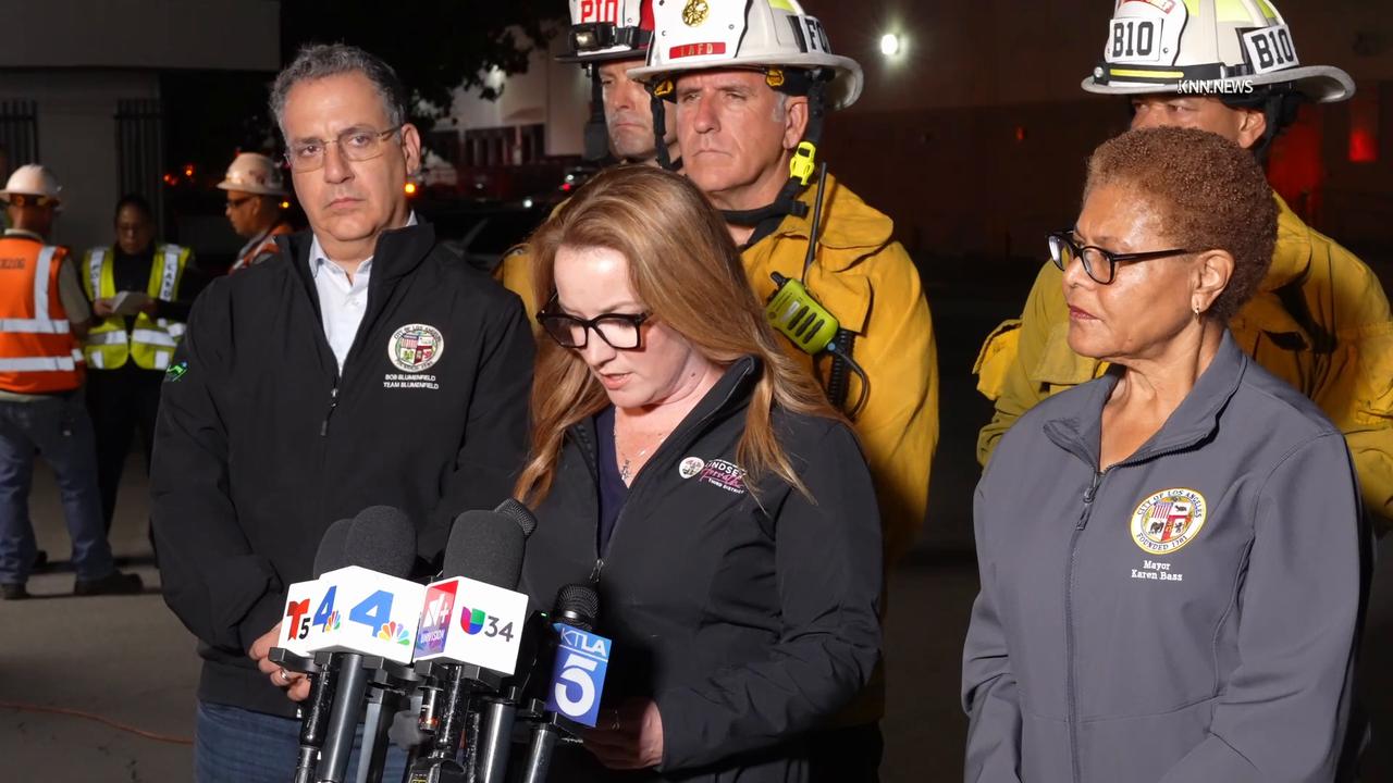 Video thumbnail for US, Los Angeles: Chatsworth Fiery Fatal News Helicopter Crash Burns Between Buildings With Sound On Tape Part 3.