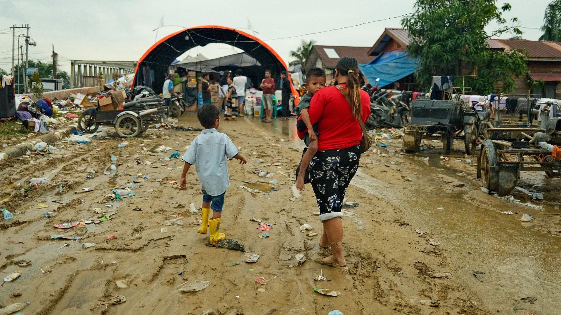 Video thumbnail for Indonesia’s Aceh families struggle as floods leave villages in ruins