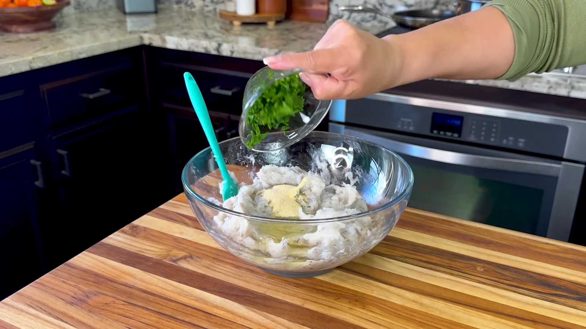 Video thumbnail for Caldo de Albóndigas de Camarón (Mexican Shrimp Meatball Soup)(720P_60FPS)