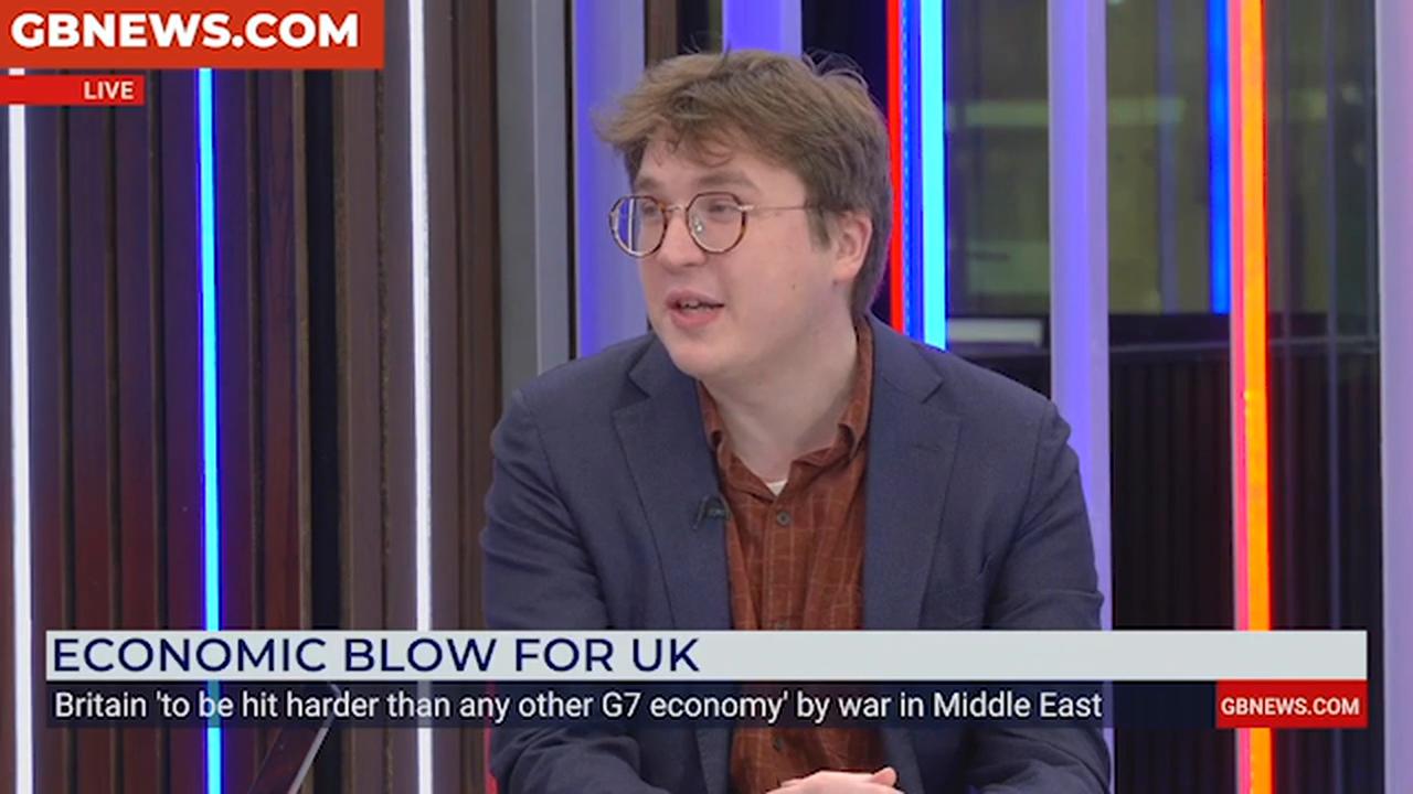 Video thumbnail for WATCH: Israel obliterates Lebanon bridge as Middle East offensive escalates