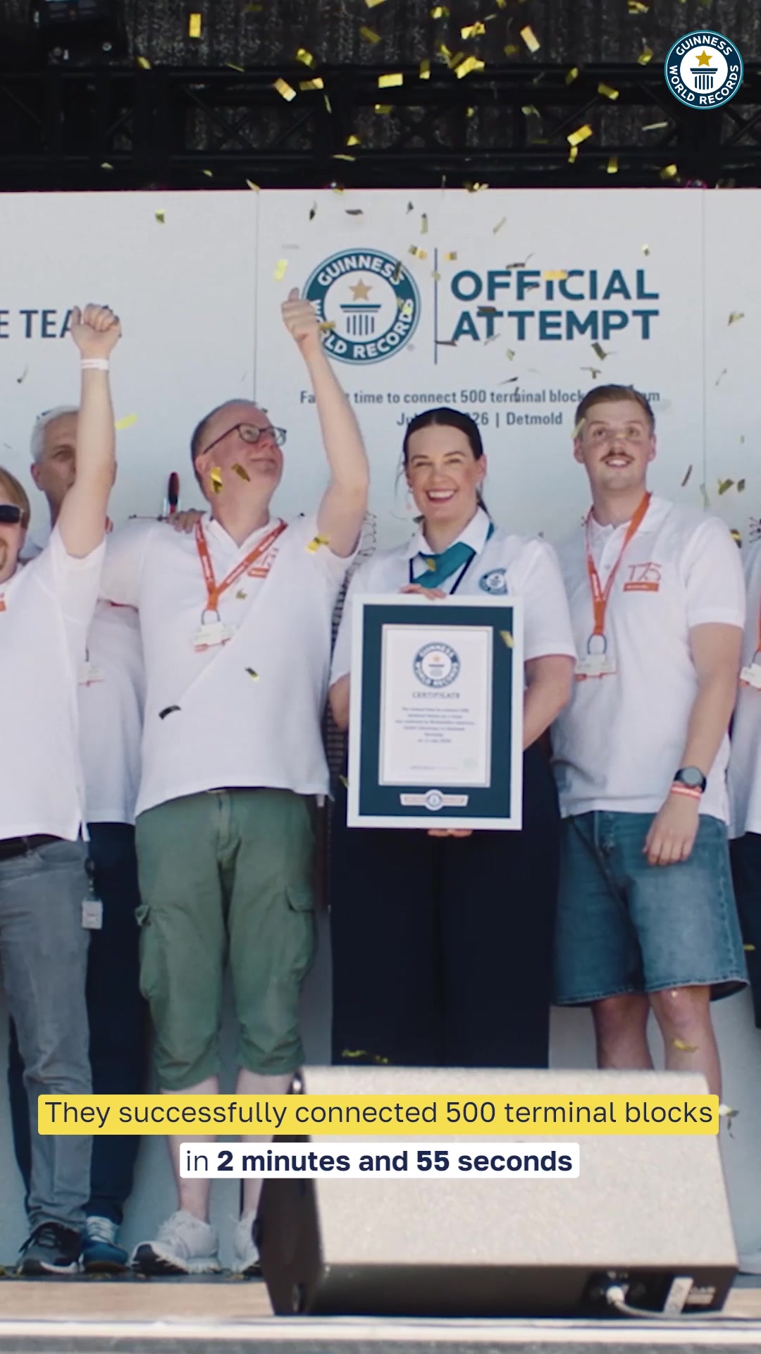 Video thumbnail for Fastest time to connect 500 terminal blocks by a team - 2 minutes and 55 seconds by Weidmüller Interface GmbH