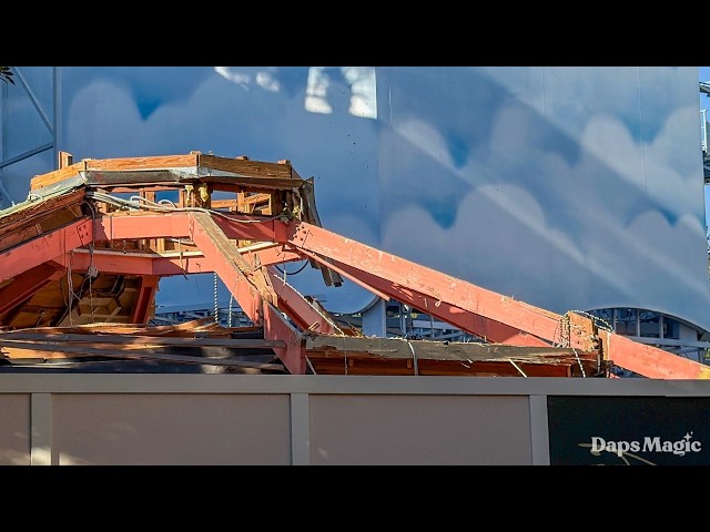 Video thumbnail for Paradise Gardens Park Gazebo is Being Dismantled at Disney California Adventure 4K