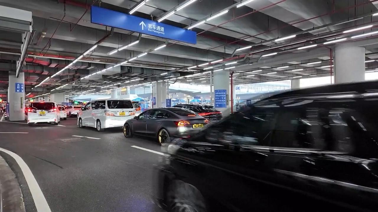 Video thumbnail for China: Northbound travel scheme for Macao vehicles marks new milestone.