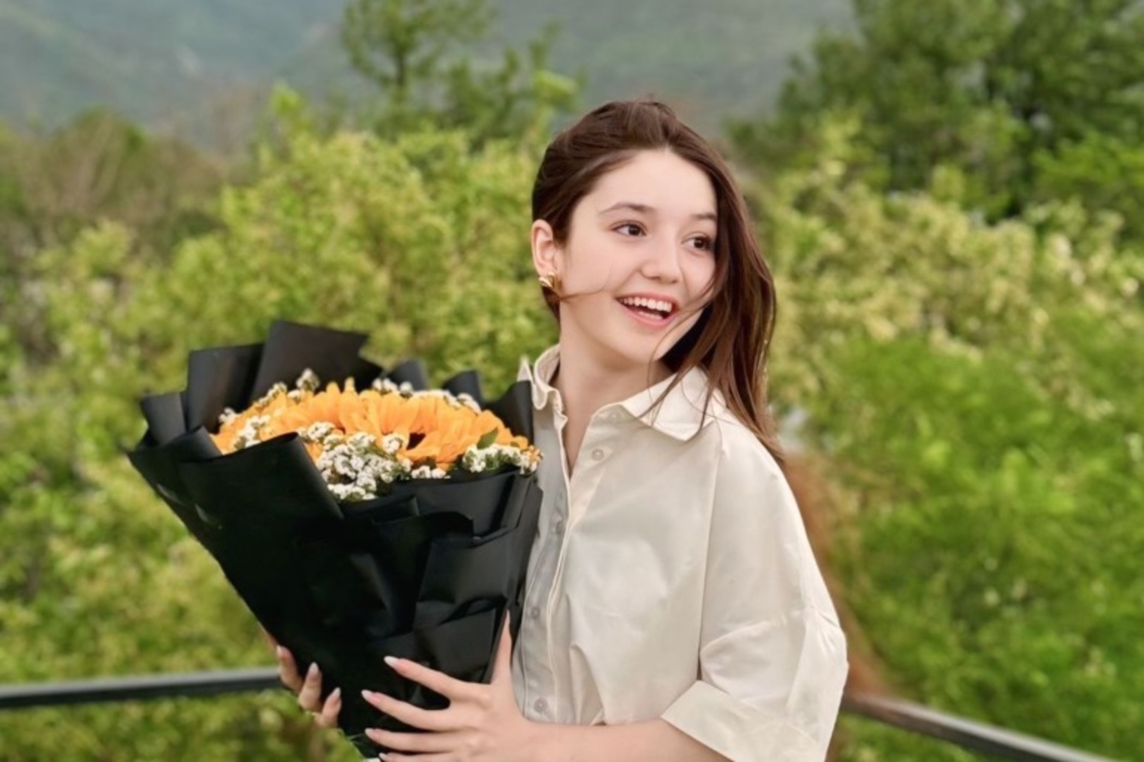 Video thumbnail for Pakistani court sentences man to death for killing TikTok influencer